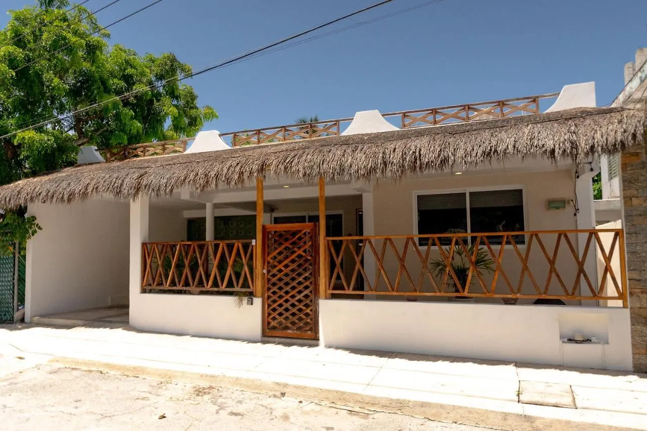 Casa Kuka - Isla Mujeres Hotel