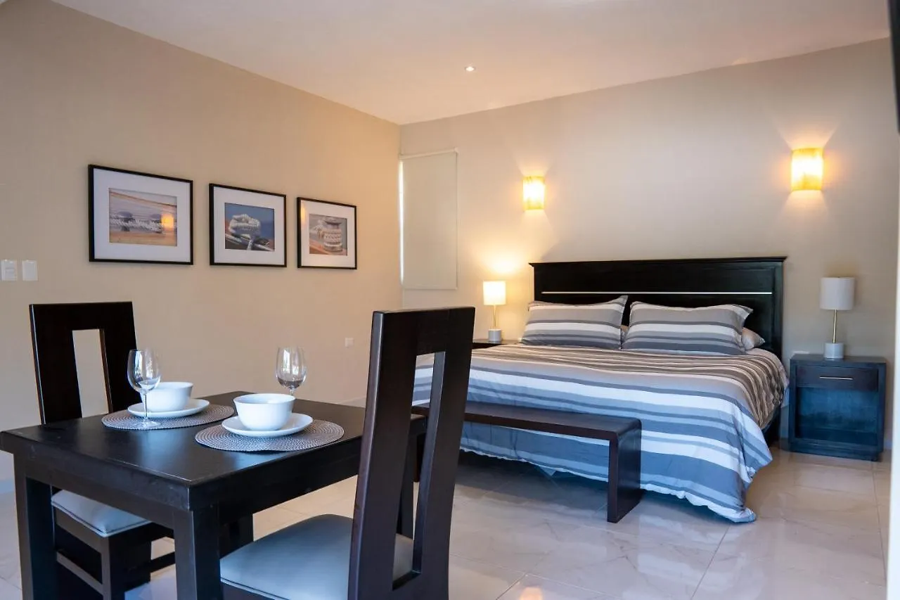 Casa Kuka - Isla Mujeres Hotel